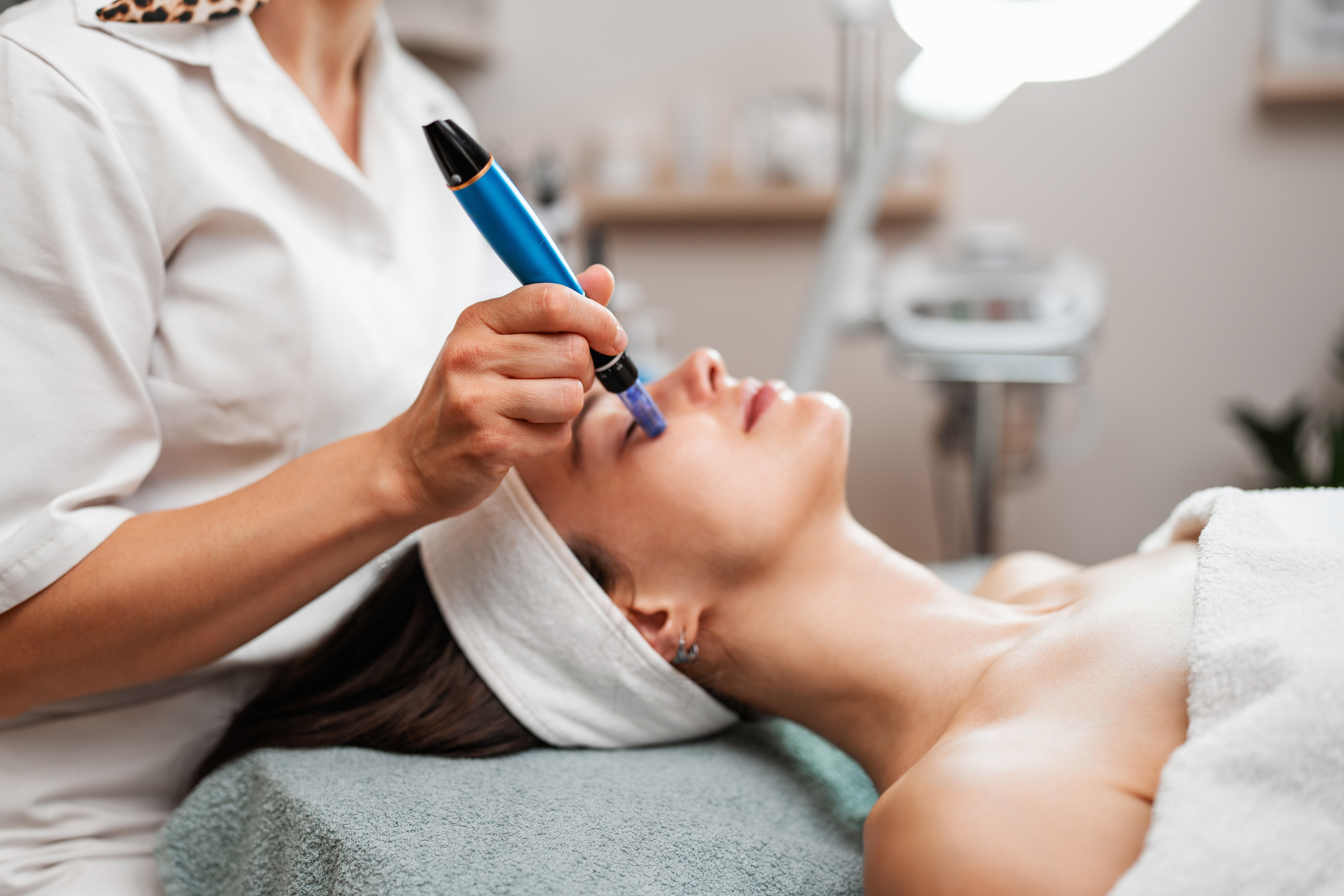 Jet Plasma device being used on a patient’s face at Desert Med Rejuvenation.